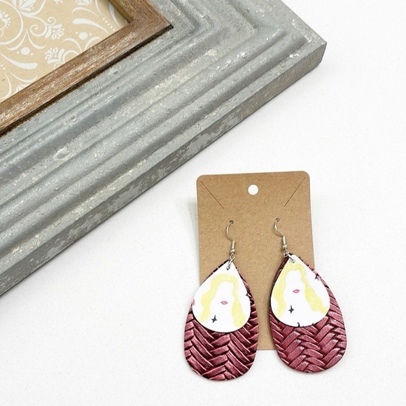Girl silhouette print teardrop hand made earrings - Picture 2 of 2
